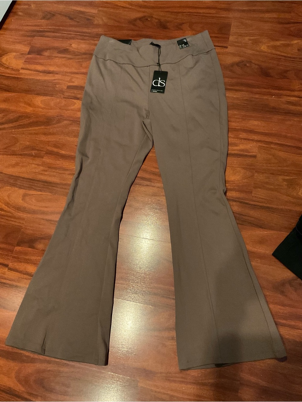 Dear Scarlett Magic Flare Pants In Taupe Pintuck Front Seam Women’s 1X NWT